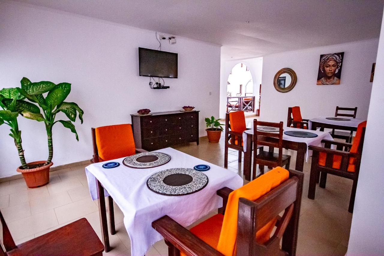Harmony Resort Boutique Hotel Banjul Buitenkant foto