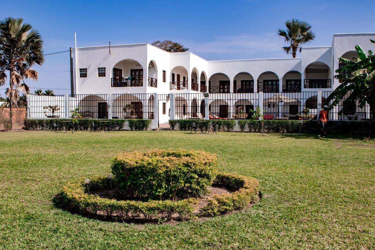 Harmony Resort Boutique Hotel Banjul Buitenkant foto