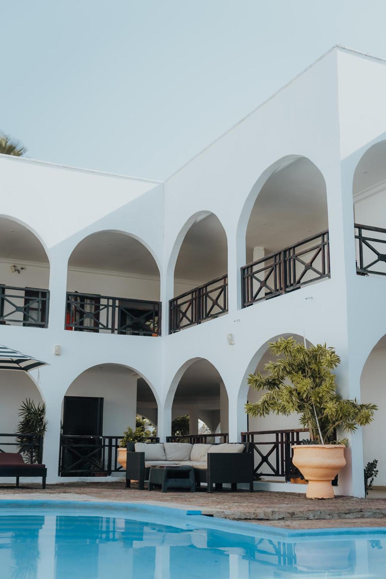 Harmony Resort Boutique Hotel Banjul Buitenkant foto