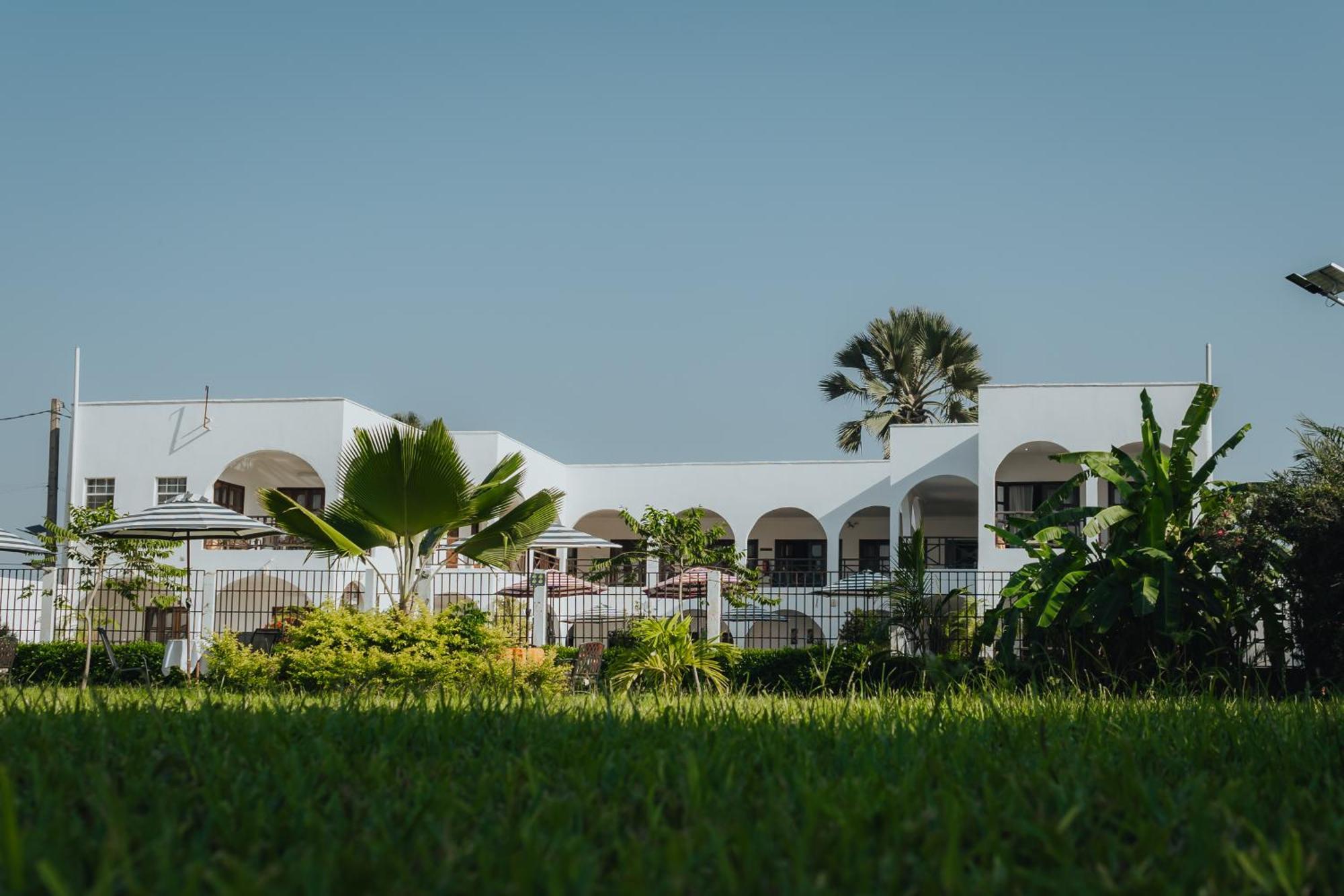 Harmony Resort Boutique Hotel Banjul Buitenkant foto