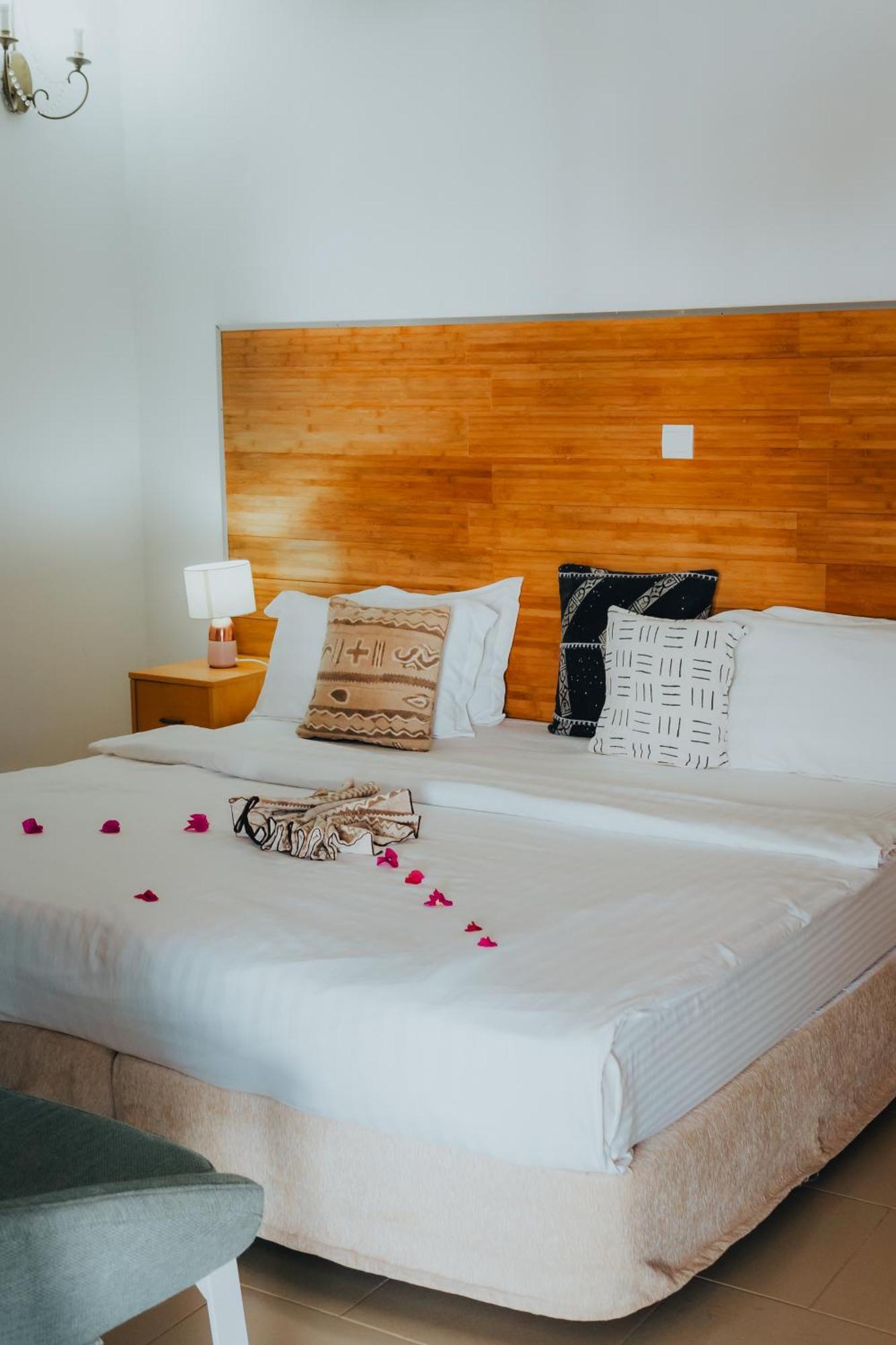 Harmony Resort Boutique Hotel Banjul Buitenkant foto