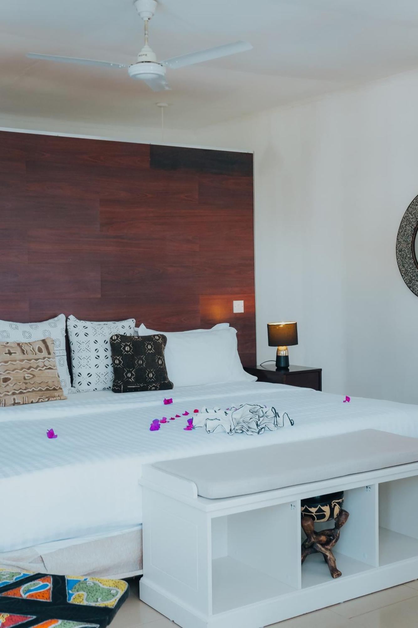 Harmony Resort Boutique Hotel Banjul Buitenkant foto