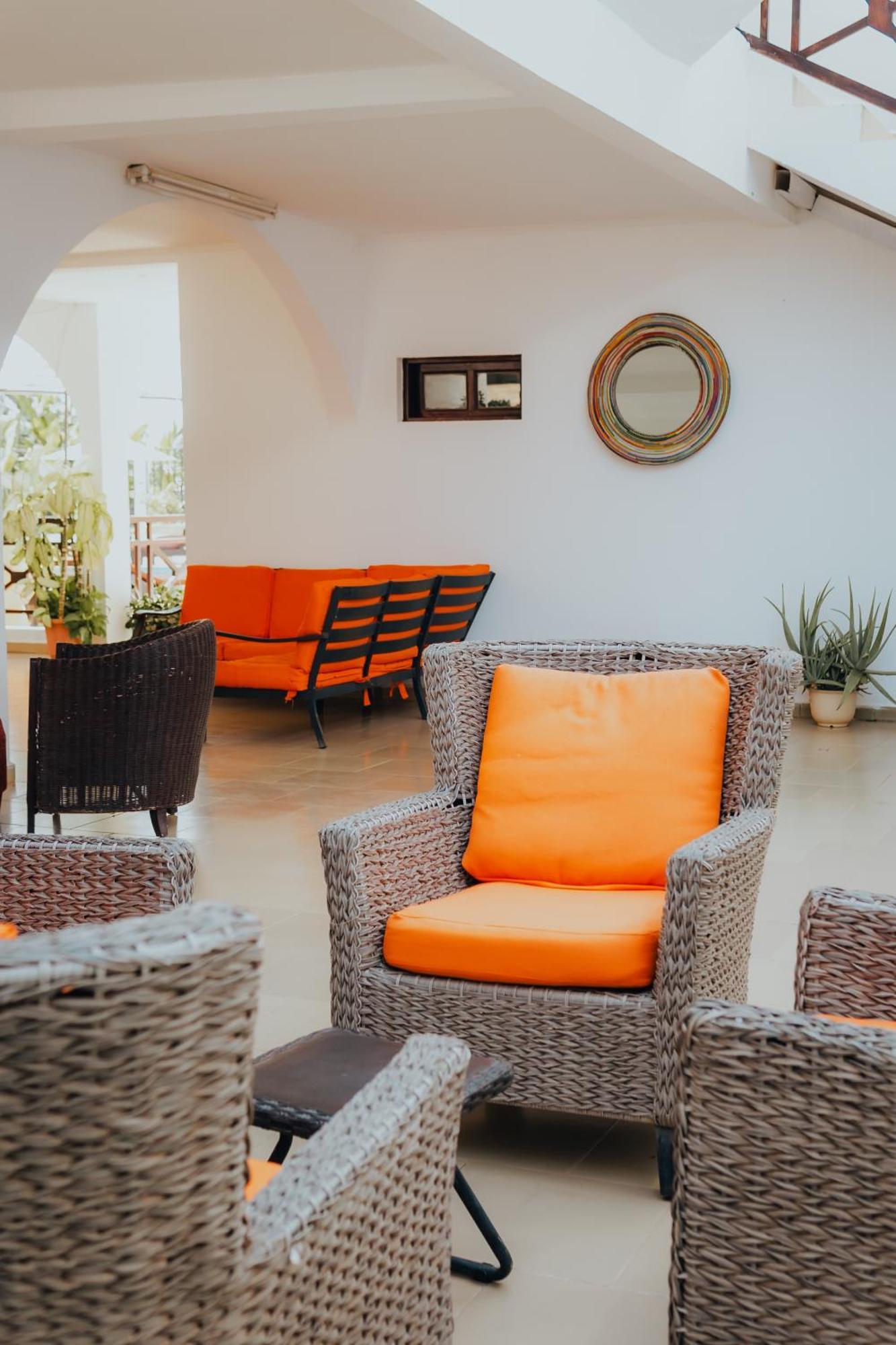 Harmony Resort Boutique Hotel Banjul Buitenkant foto