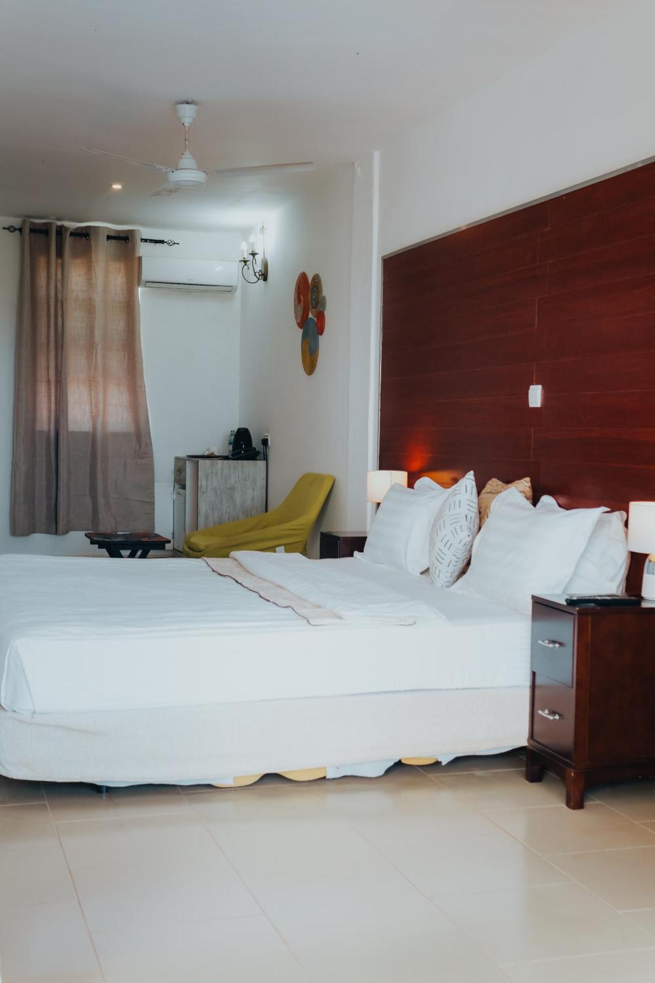 Harmony Resort Boutique Hotel Banjul Buitenkant foto