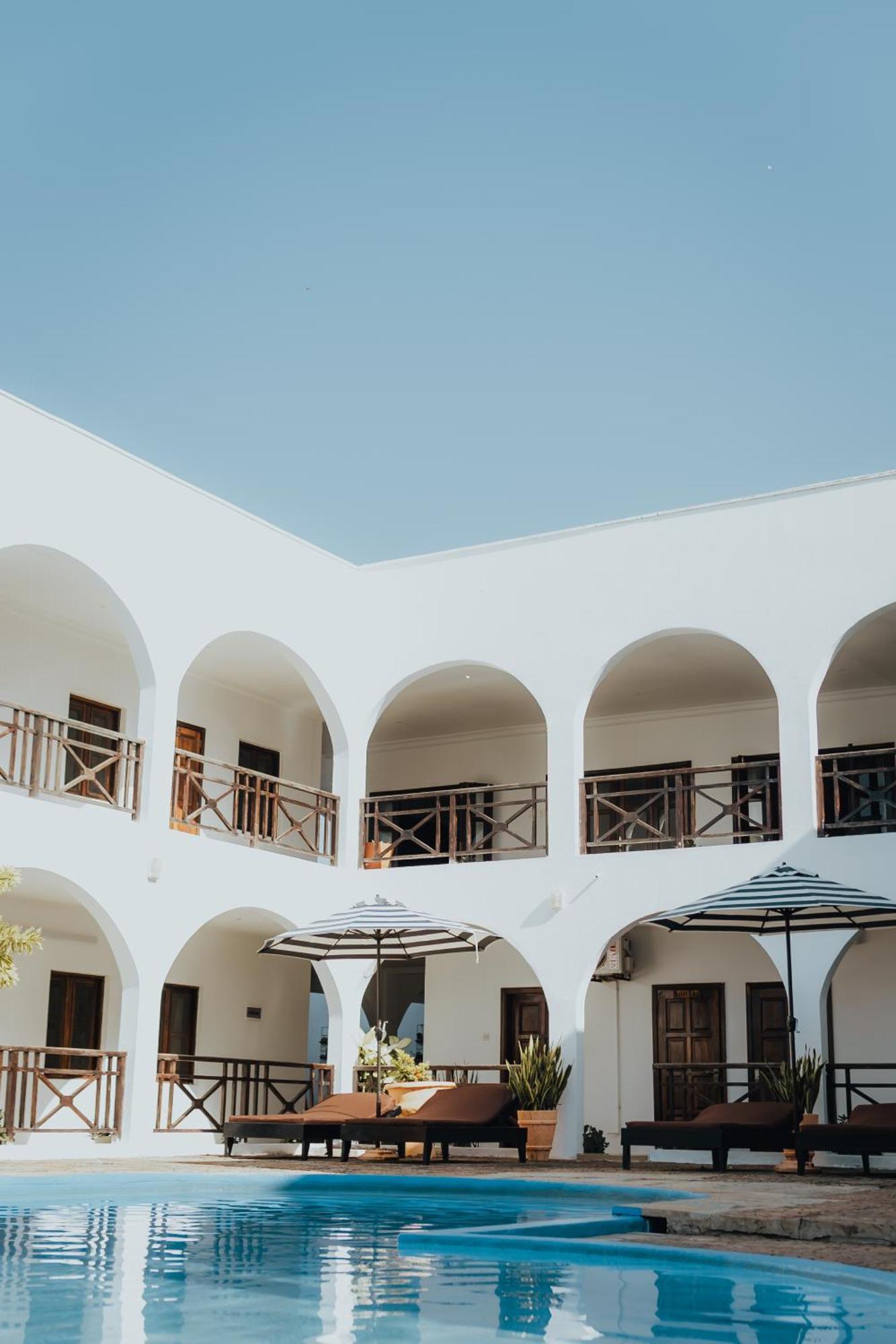 Harmony Resort Boutique Hotel Banjul Buitenkant foto
