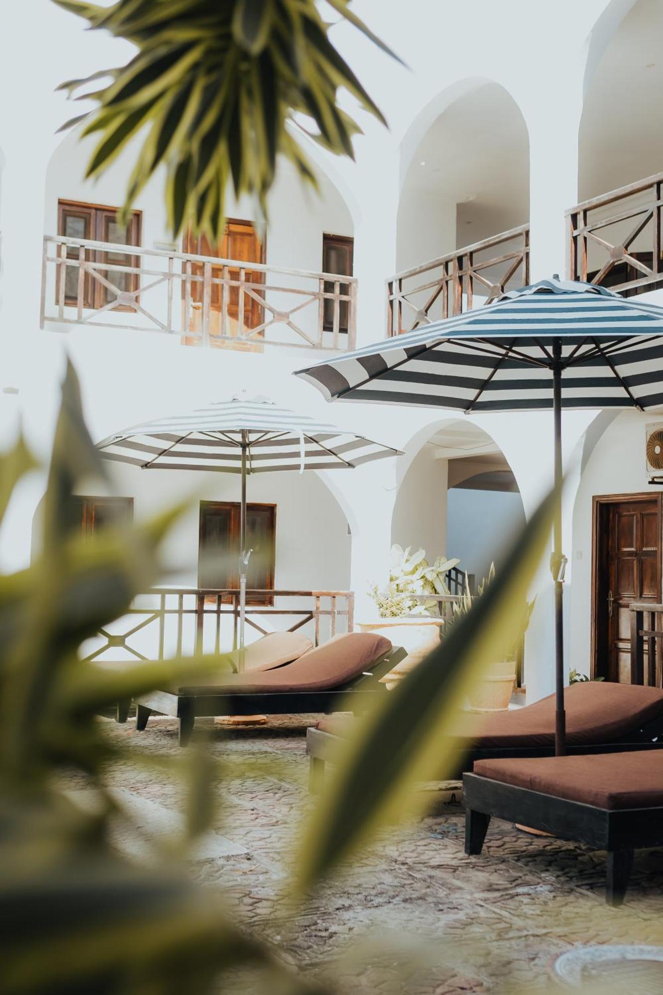 Harmony Resort Boutique Hotel Banjul Buitenkant foto