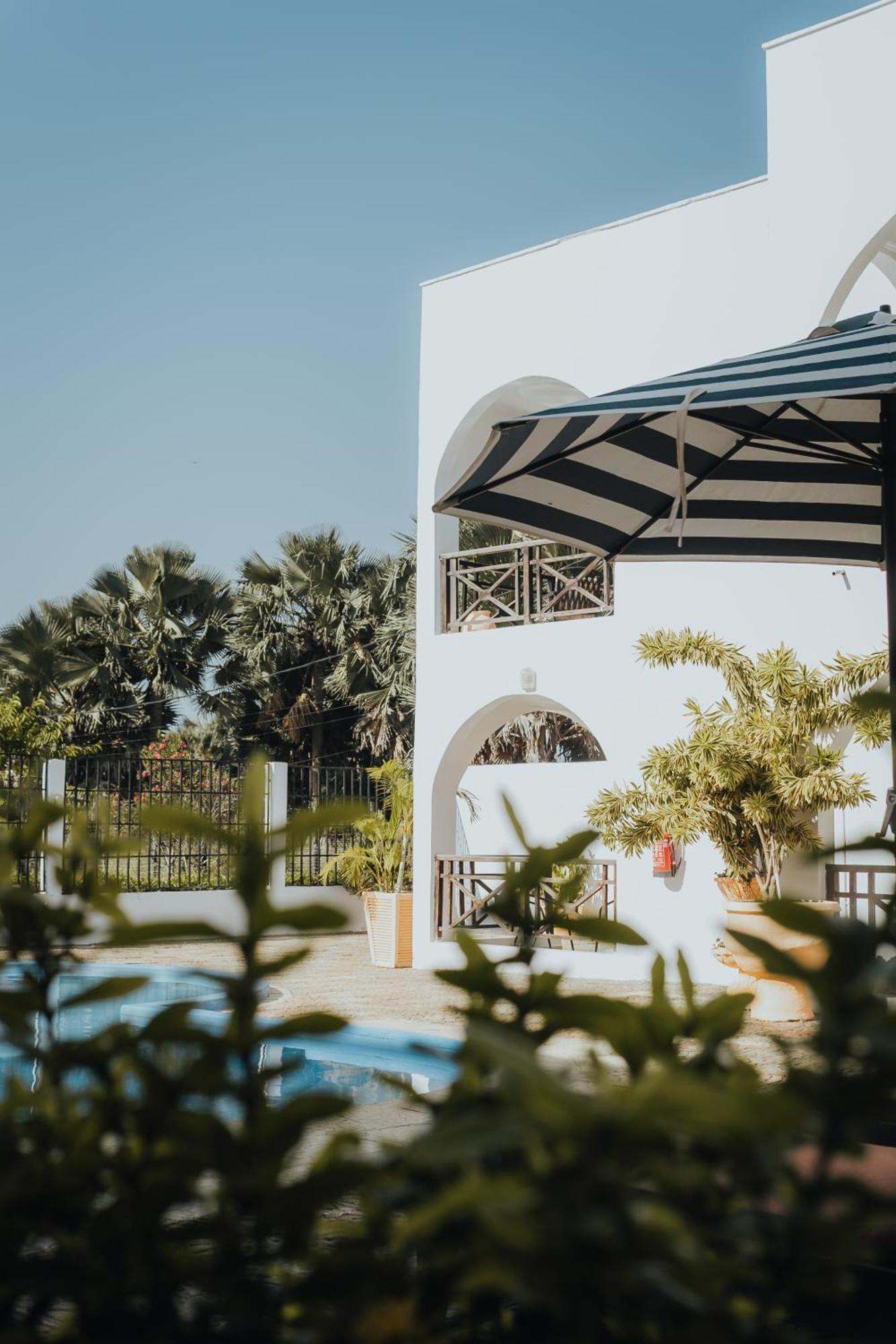 Harmony Resort Boutique Hotel Banjul Buitenkant foto